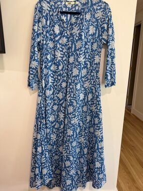 Dolma Blue  Floral Maxi Dress with V-Neck and Long Sleeves